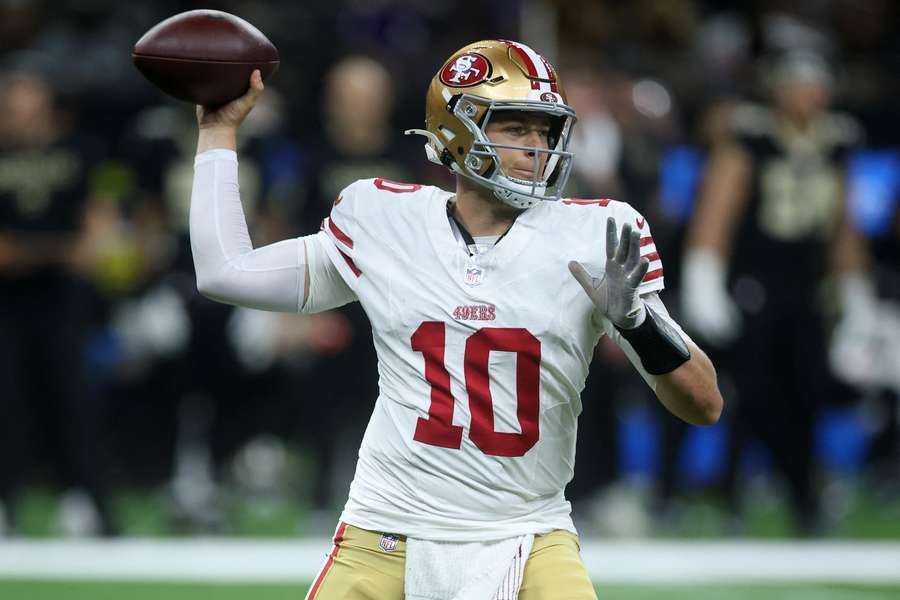 San Francisco 49ers QB Mac Jones throw a pass against the New Orleans Saints (2025)