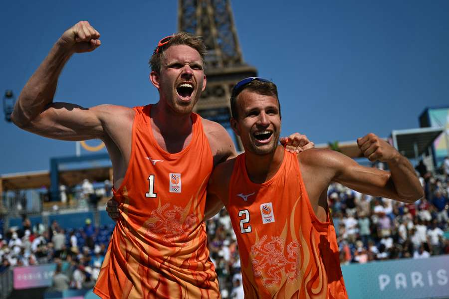 Stefan Boermans en Yorick de Groot na een zege op de Olympische Spelen in Parijs