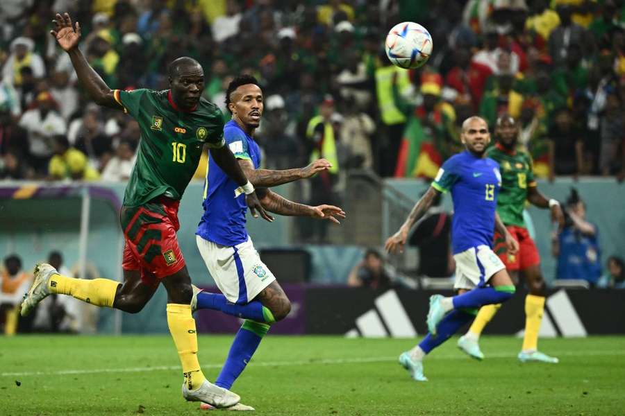 Aboubakar fez o gol da vitória camaronesa sobre a Seleção em jogo nesta sexta-feira (2), no estádio Lusail