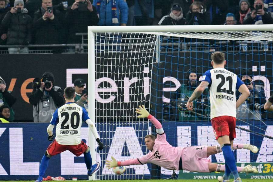 Fábio Vieira bateu Neuer de grande penalidade