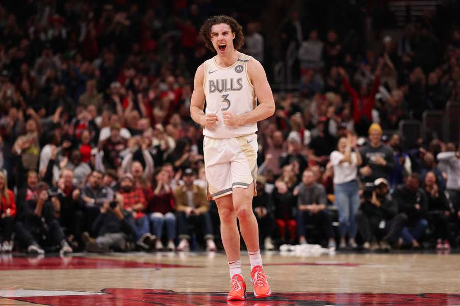 Giddey celebra durante el partido ante los Bucks.