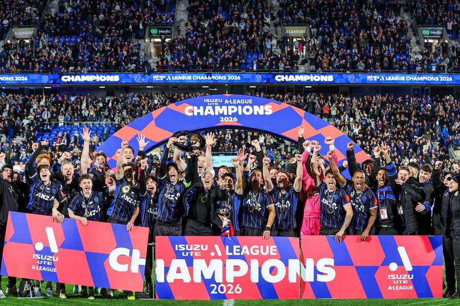 Fotbalisté Aucklandu slaví titul.