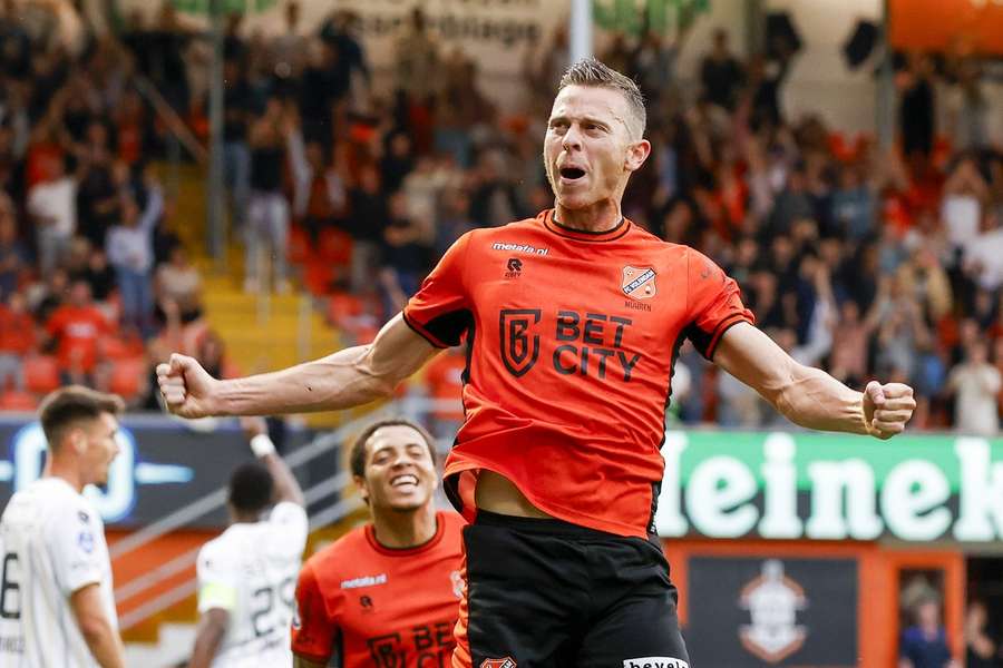 Robert Mühren (34) is minimaal zeven jaar ouder dan al zijn ploeggenoten bij FC Volendam