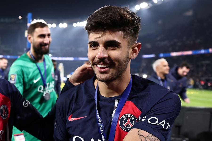 Lucas Beraldo, cada vez más cómodo en el PSG.