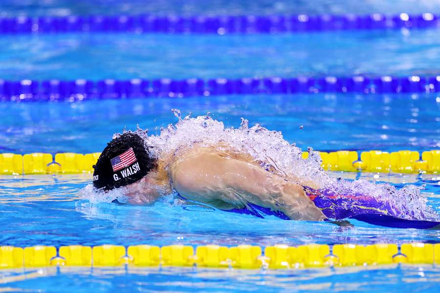 Walsh na piscina em Budapeste