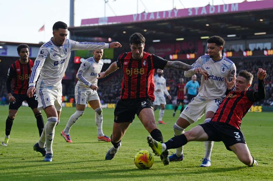 Bournemouth boss Iraola not giving up keeping Barcelona, Juventus target Senesi Bournemouth boss Iraola not giving up keeping Barcelona, Juventus target Senesi