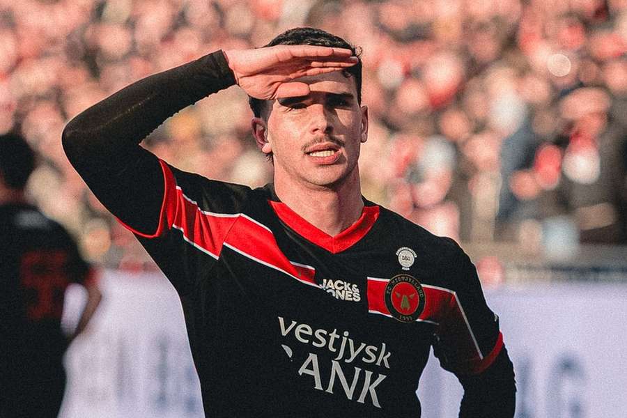 Dani Silva celebra o golo 