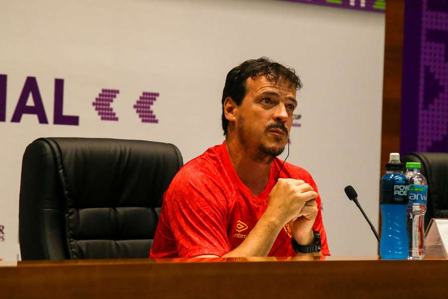 Diniz em coletiva de imprensa após a final do Mundial