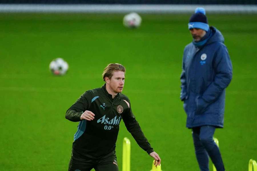 Pep Guardiola și Kevin De Bruyne, la antrenamentele lui City