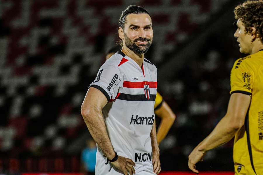 Botafogo-SP de Léo Gamalho luta pela permanência na Série B