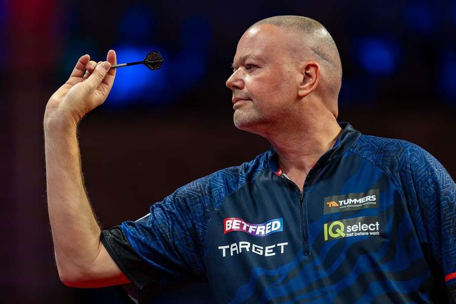 Van Barneveld verloor kansloos van Taylor met 6-2