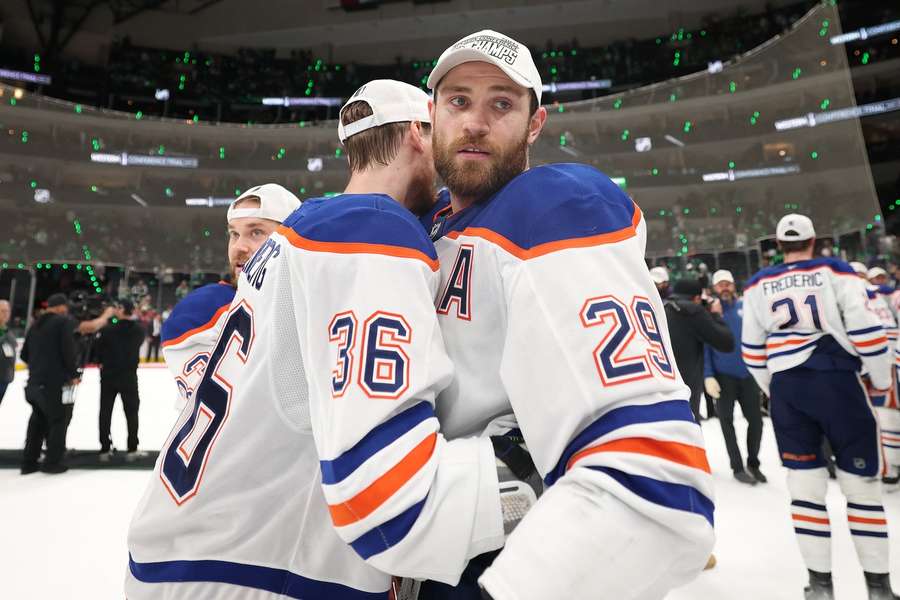 Leon Draisaitl und John Klingberg nach dem Erreichen des Stanley-Cup-Finals.