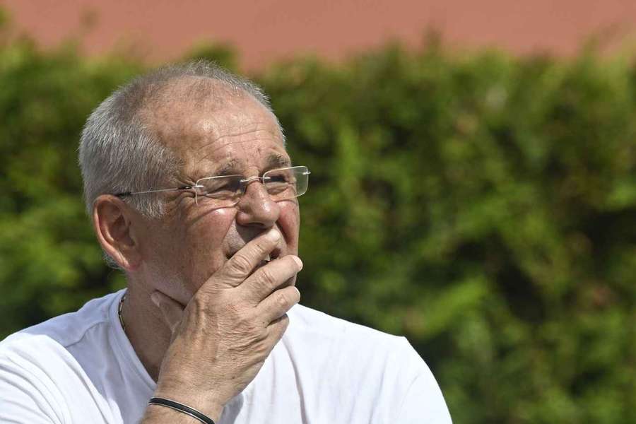 Trenér Petr Rada svůj poslední zápas v Dukle na lavičce nekončil, viděl červenou kartu.