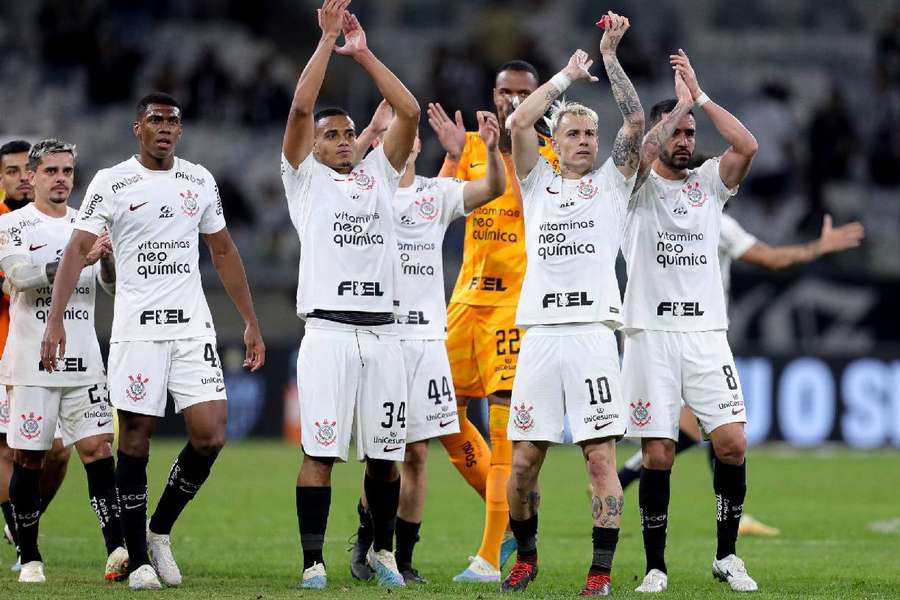 Corinthians chega de vitória fora de casa no Brasileirão