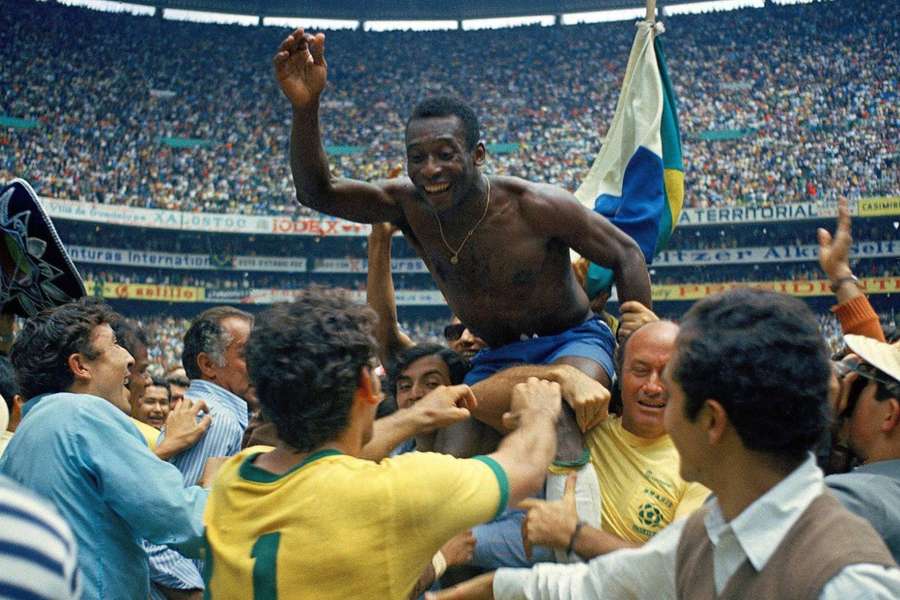 Pelé é o único a conquistar três Mundiais (1958, 1962 e 1970)