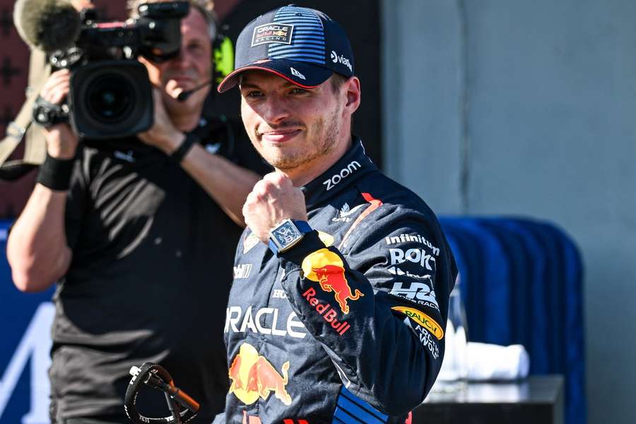 Max Verstappen freut sich über die Pole.