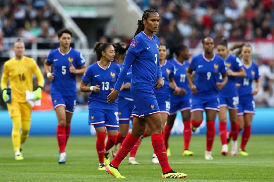 Wendie Renard et les Bleues veulent valider leur qualification dès ce soir.