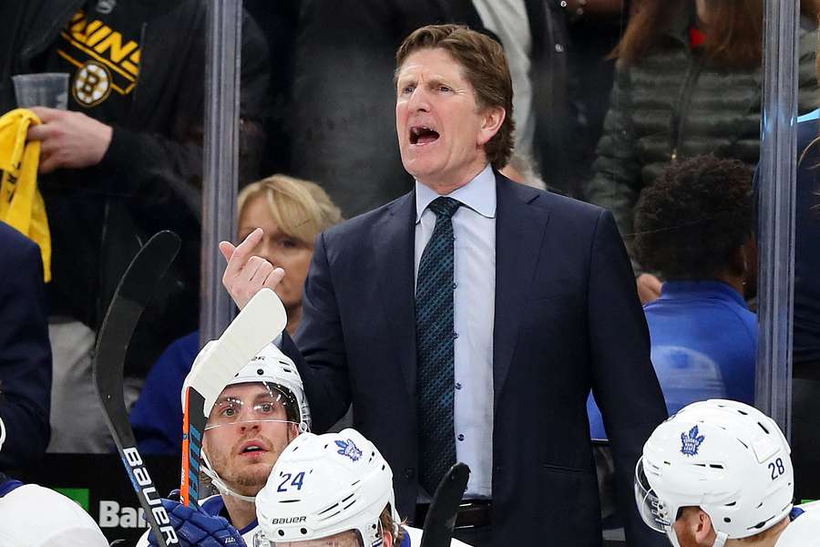 NHL povolila Babcockovi návrat k trénování. NHL povolila Babcockovi návrat k trénování.