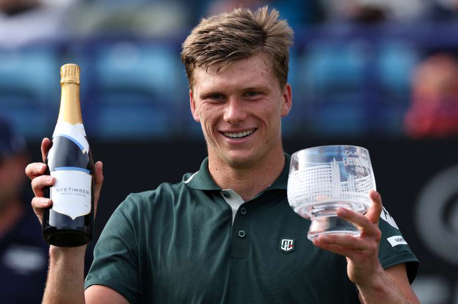 Jenson Brooksby mit seinem Trostpreis
