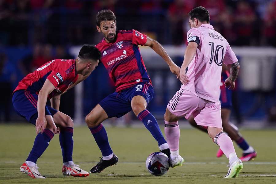 Messi bisou contra o FC Dallas