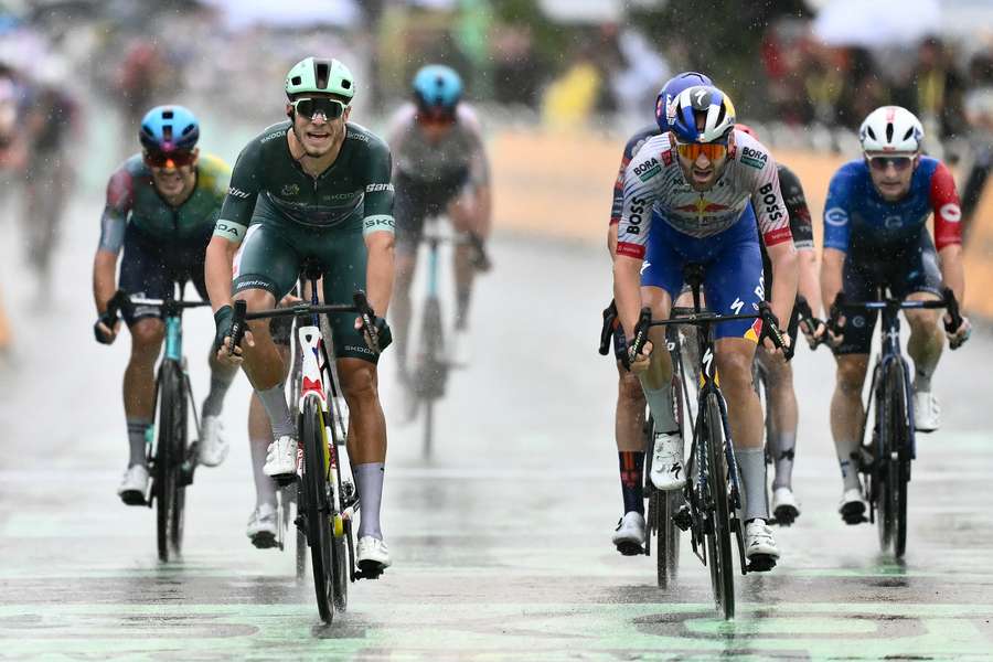 Drugi etap wygrany przez Jonathana Milana, po 17 etapach Tour de France wciąż rządzi Pogacar