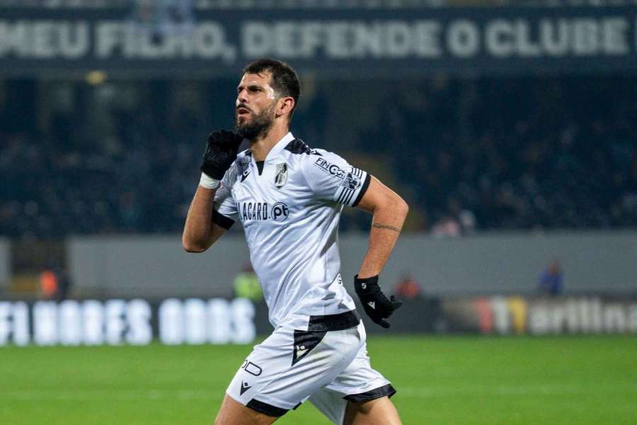 Nélson Oliveira suspenso por dois jogos devido a injúrias e ofensas à reputação