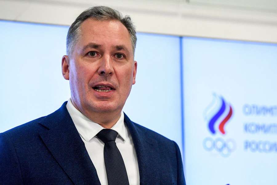 Russian Olympic chief says athletes must compete without restrictions