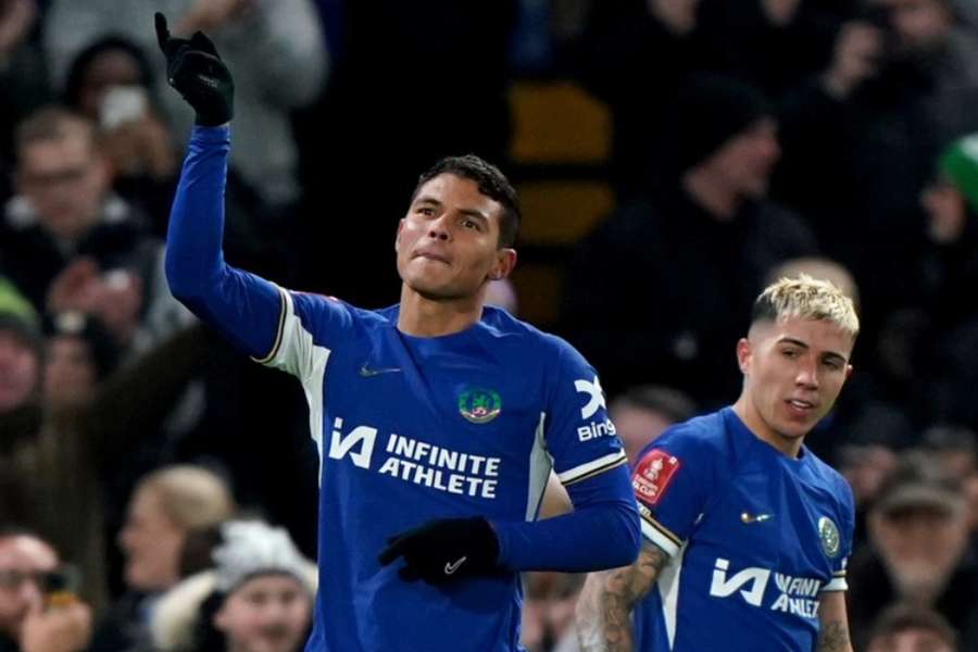 Thiago Silva tem contrato com o Chelsea até o meio do ano