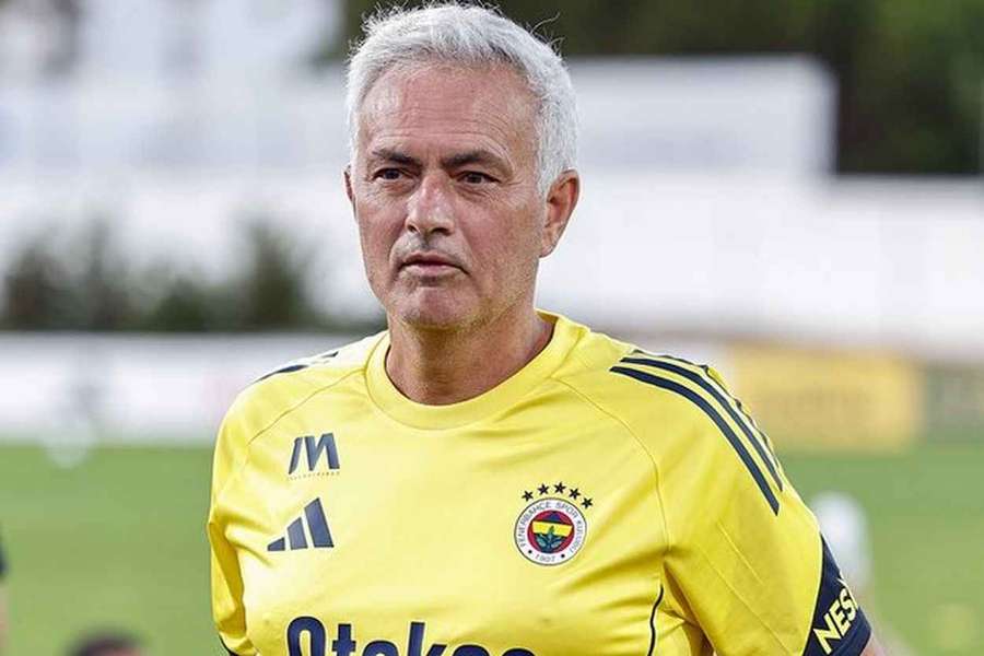Mourinho no comando do Fenerbahçe