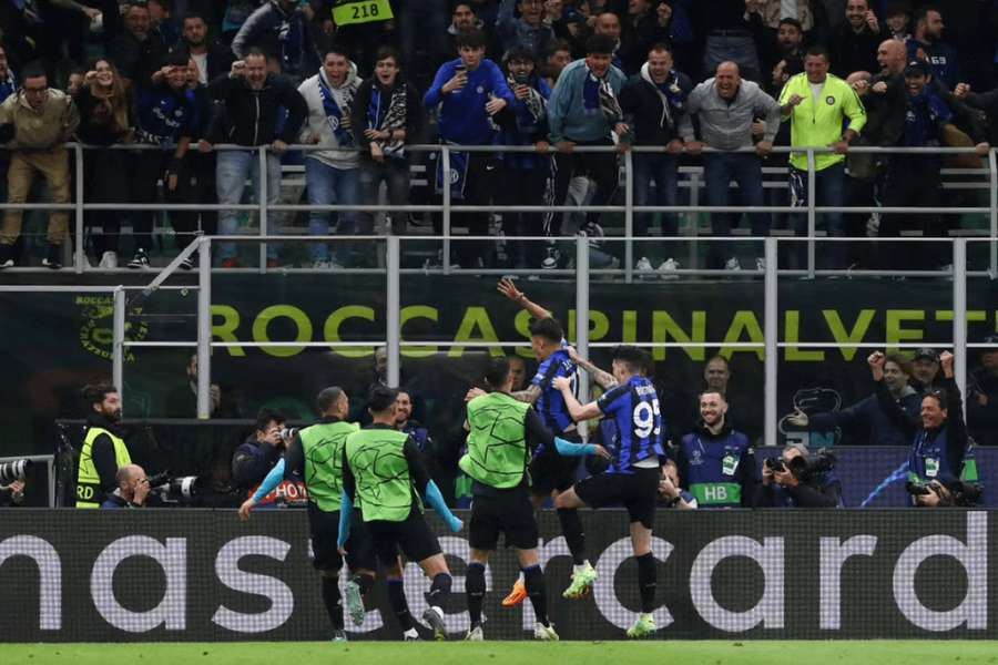 Inter se může těšit na semifinálové střetnutí se svým městským rivalem.