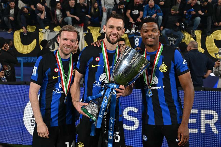 De Nederlanders Davy Klaassen, Stefan de Vrij en Denzel Dumfries wonnen vorige maand de Italiaanse Super Cup met Inter