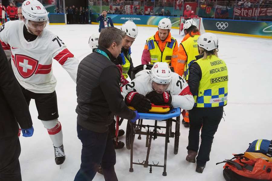 Fiala konnte das Spielfeld nicht selbstständig verlassen