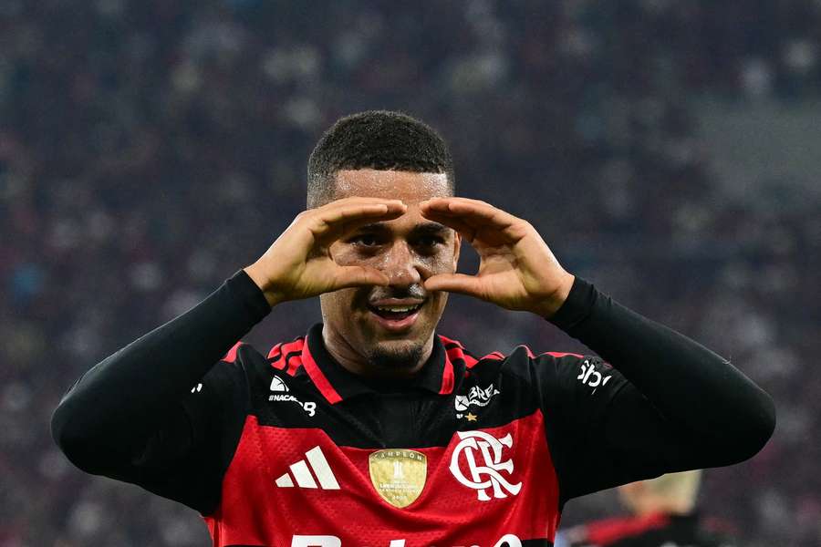 Samuel Lino fez o gol da vitória do Flamengo sobre o Cruzeiro no meio de semana Samuel Lino fez o gol da vitória do Flamengo sobre o Cruzeiro no meio de semana