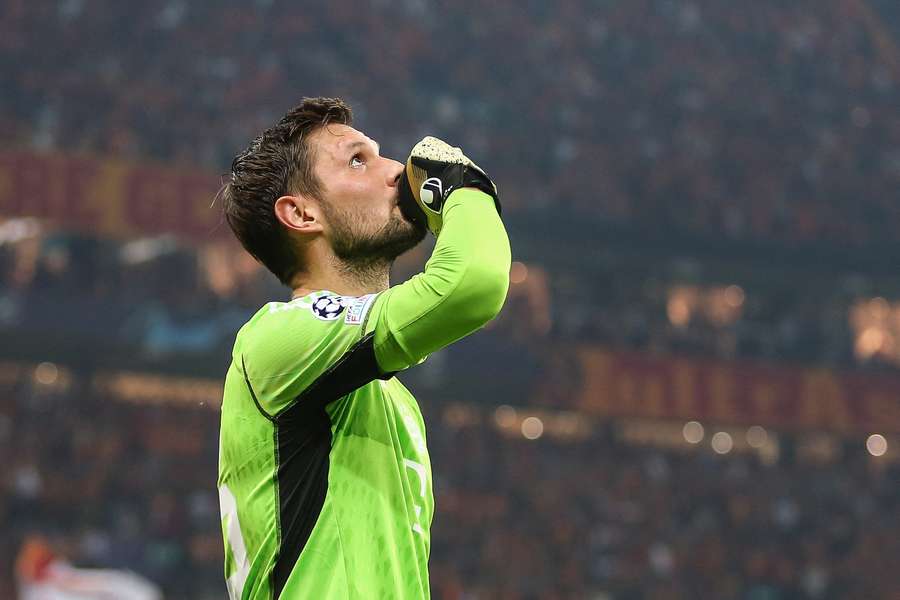 Sven Ulreich überzeugte in Istanbul mit tollen Aktionen.