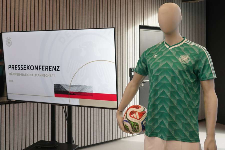 Gegen die Niederlande spielt Deutschland im grünen Retro-Trikot Gegen die Niederlande spielt Deutschland im grünen Retro-Trikot