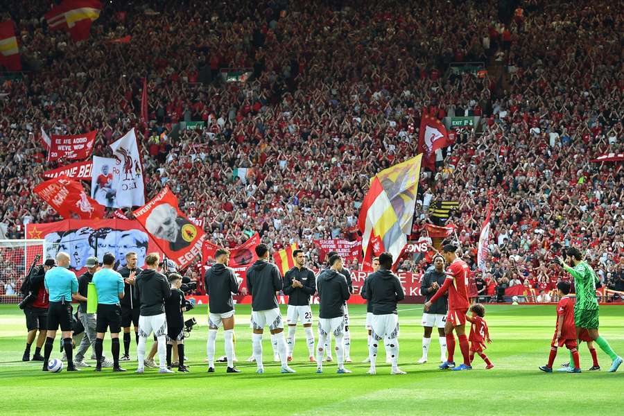 Liverpool wypuścił zwycięstwo z rąk. Arsenal z cenną zdobyczą na Anfield