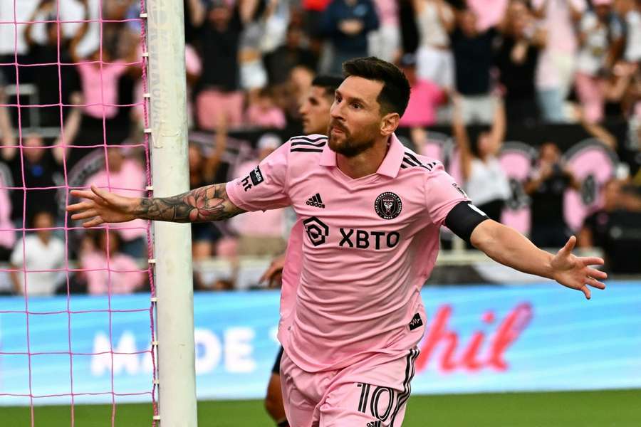 Lionel Messi scores twice as Inter Miami crush Atlanta