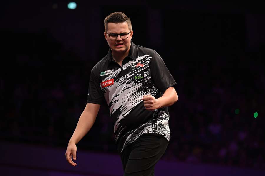 Van Veen celebrates his semi-final win Van Veen celebrates his semi-final win