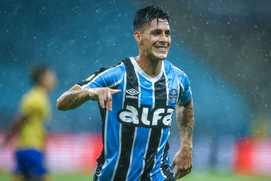 Pavón vira desfalque no Grêmio
