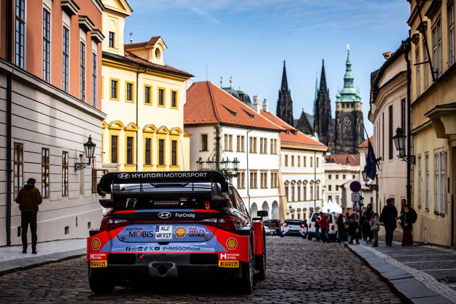 Rallyeové speciály se představí v centru Prahy.