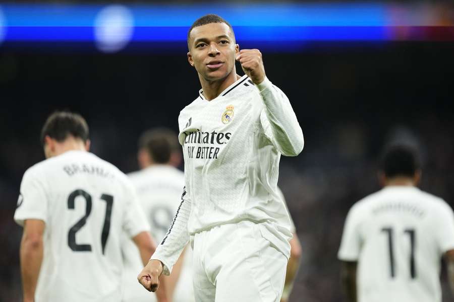 Mbappé celebra uno de los dos goles.