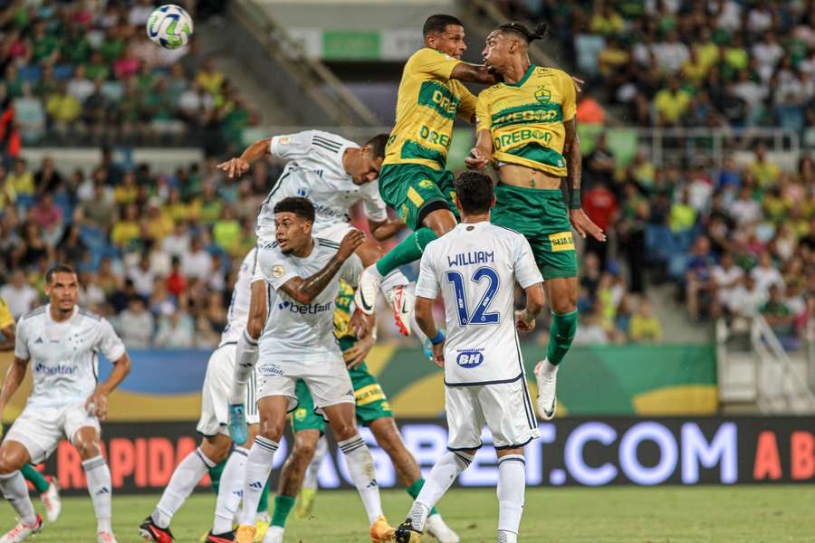 Cuiabá assustou Cruzeiro na bola aérea