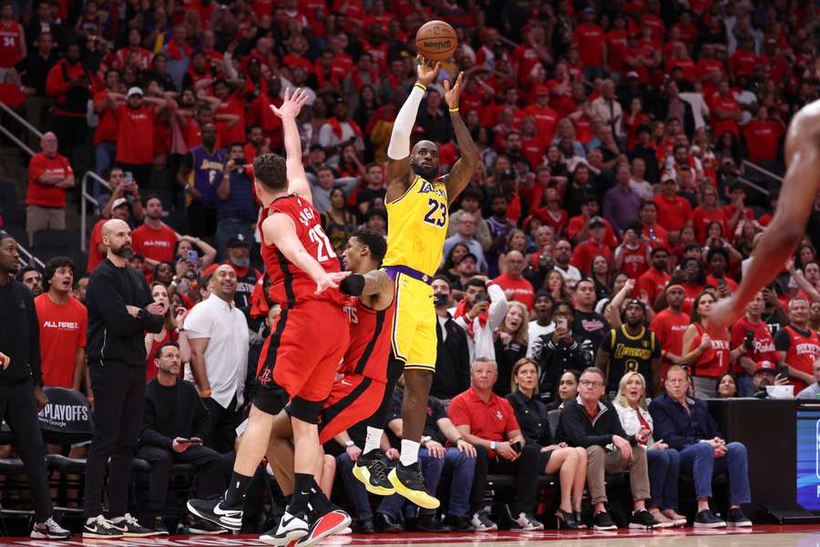 Lakers idą jak burza w serii z Rockets. Są już jeden mecz od zwycięstwa