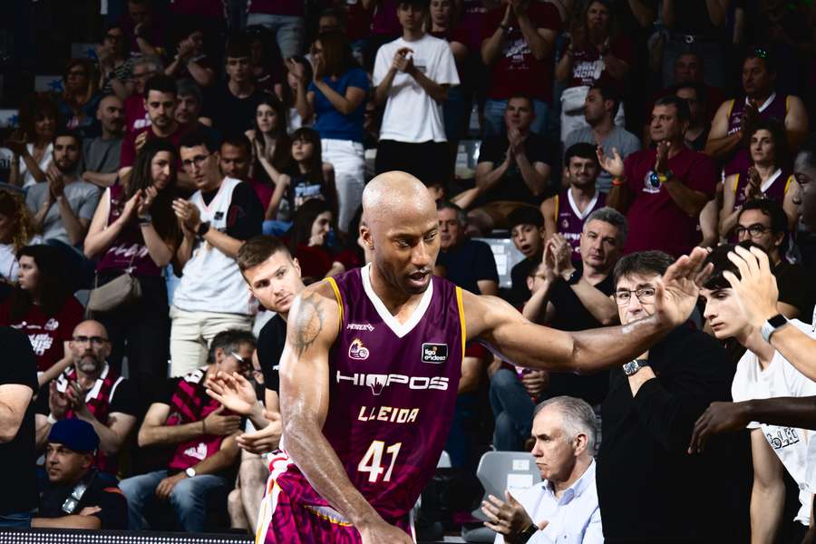 Kenny Hasbrouck, despedido con una ovación por su público