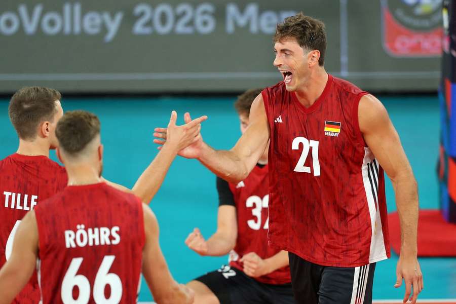 Die Deutschen gewinnen einen Thriller gegen Rumänien.