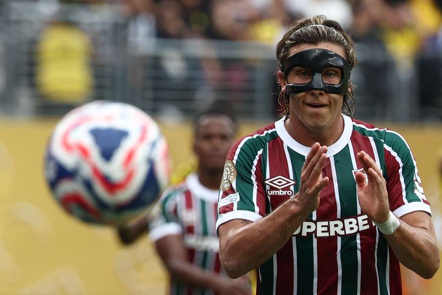 Agustín Canobbio recebeu de Everaldo na chance mais clara do Fluminense contra o Borussia Dortmund Agustín Canobbio recebeu de Everaldo na chance mais clara do Fluminense contra o Borussia Dortmund