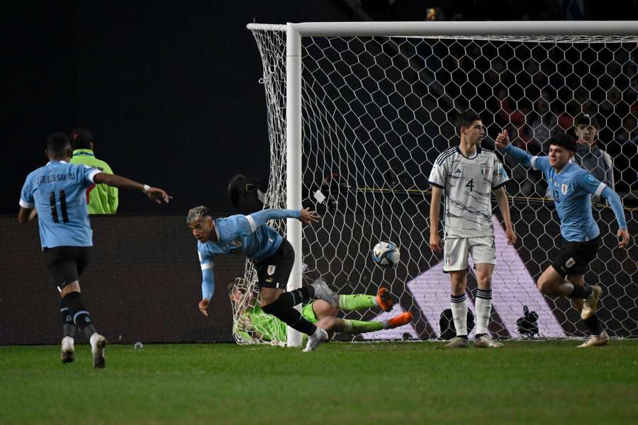 Luciano Rodriguez marcou o golo da vitória do Uruguai aos 86 minutos