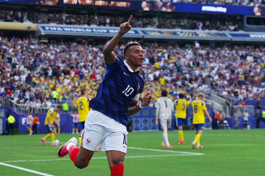 Mbappé neprestáva žiariť. Mbappé neprestáva žiariť.