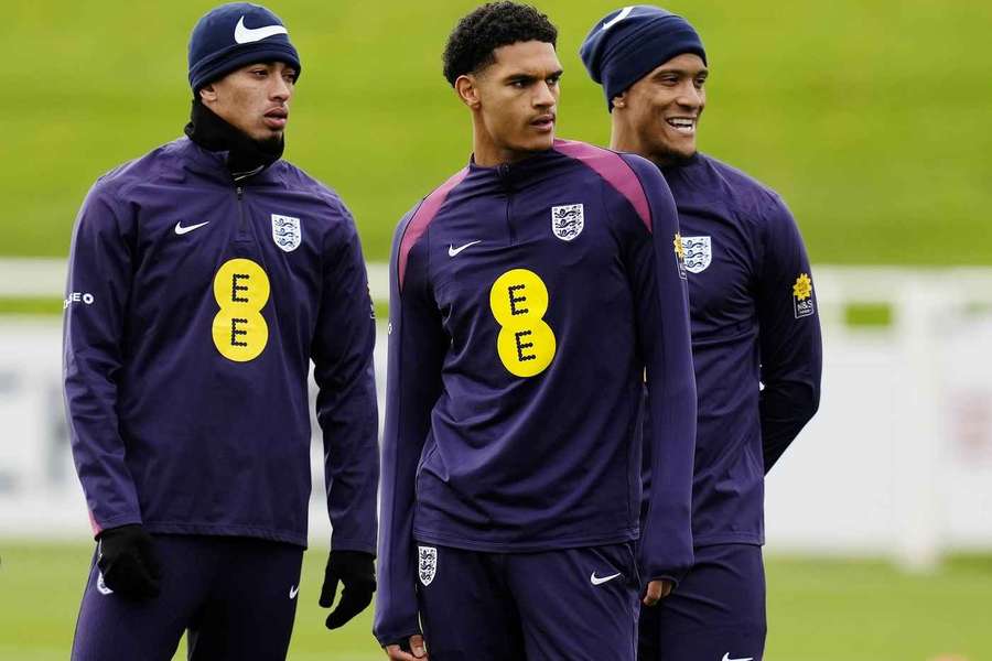Konsa e Quansah são nomes apontados ao Arsenal