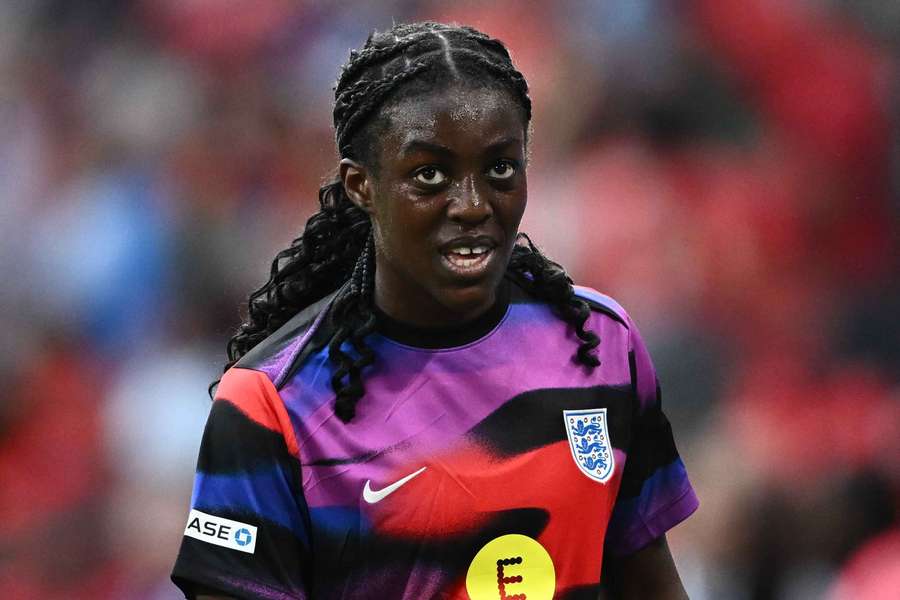 Michelle Agyemang warming up for England